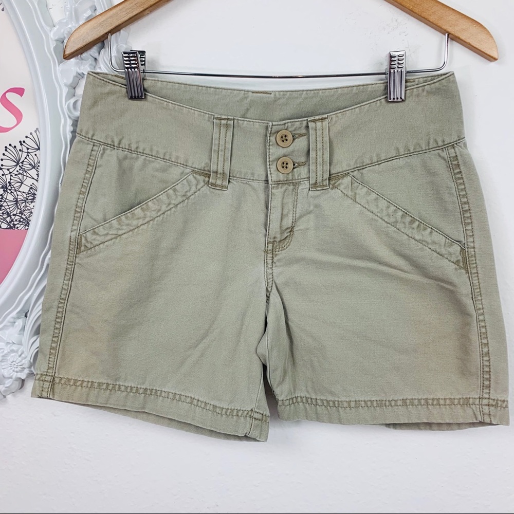 The North Face / Taupe Shorts - Picture 1 of 8